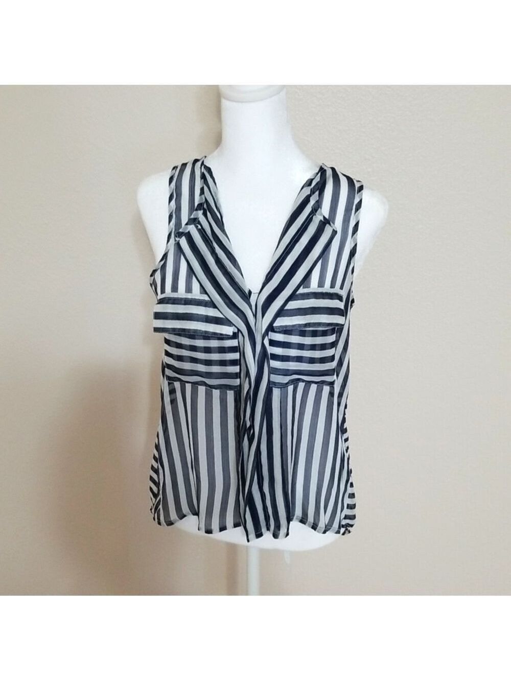 Truth style sleeveless top sheer. Small ,with pockets .